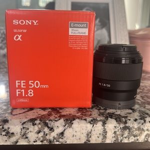 Sony 35mm FE 50mm F1.8 Lens